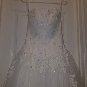 David's Bridal Strapless Wedding Dress